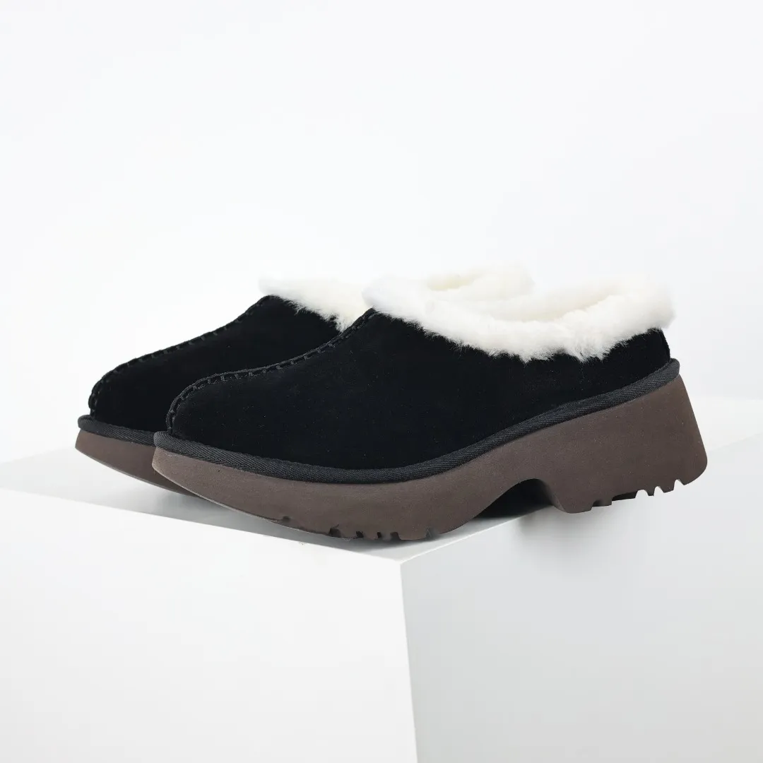 Pick up locally 💰560 Core recommended good price It is a very suitable choice for home use. In recent years, uug has launched a series of styles, which are partially geared towards the preferences of young consumers and have also moved to the forefront of fashion trends. Shoe body material: water-repellent coated suede upper, 17 mm UGGPURE™ implantable wool insole, lightweight non-slip and comfortable rubber outsole, with brand LOGO and trademark, with full packaging Size: 35 36 37 38 39 40